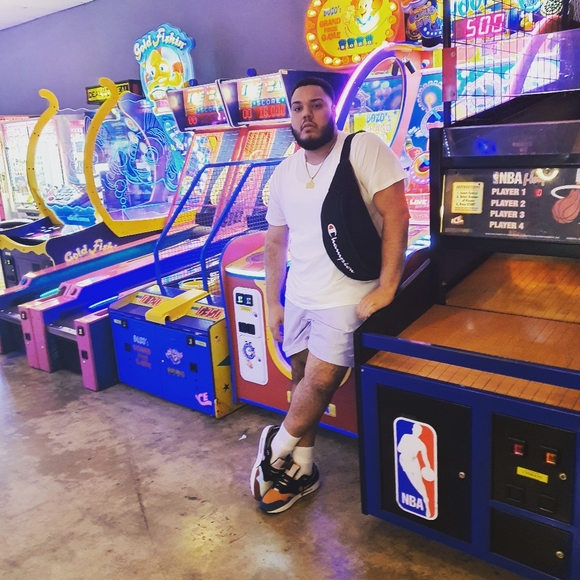 Meet your Posher, Omalley - Picture 2 of 2